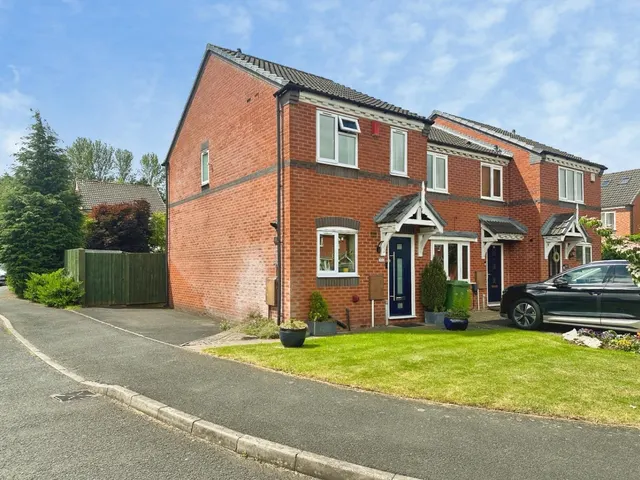 St. Aubin Drive, Telford, Shropshire TF4 2GY, photo 1