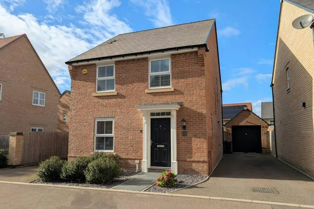 Rawlinson Chase, Halstead, CO9, photo 1