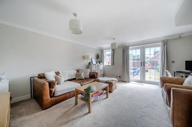 Cumberland Avenue, Guildford, GU2, photo 2