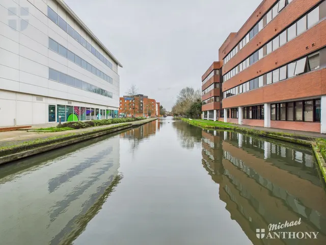 Kingfisher House, Aylesbury, 61 Walton Street, HP21 7FS, photo 1