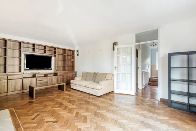 Cervantes Court, Northwood, HA6, photo 3