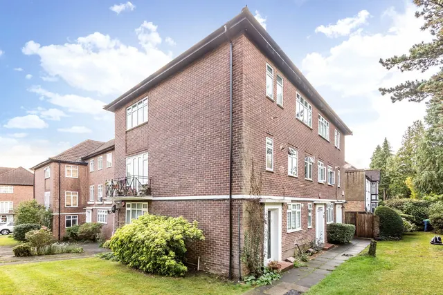 Cervantes Court, Northwood, HA6, photo 1