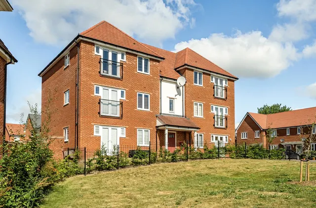 Walton Heath, Binfield, Bracknell, Berkshire, RG42 4LN, photo 1