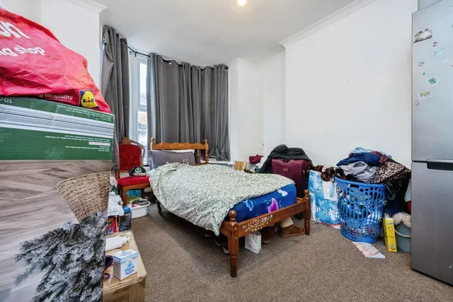 Photo 2 — Gratton Road, Bedford, Bedfordshire, MK40