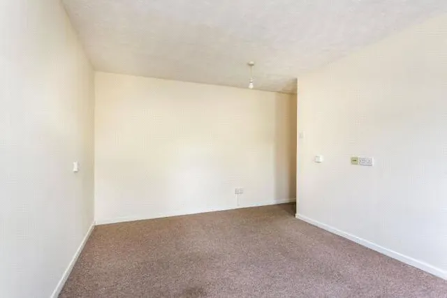 Celia Close, Waterlooville, PO7, photo 3