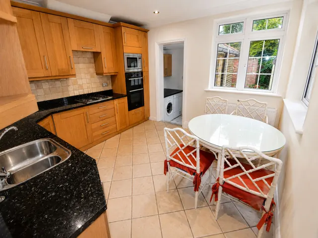 Photo 2 — Ree Lane Cottages Englands Lane, Loughton, Loughton, IG10 2QT