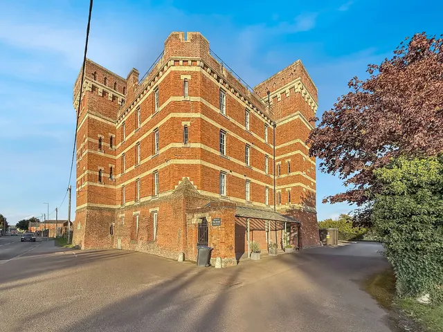 London Road, Devizes, SN10, photo 1