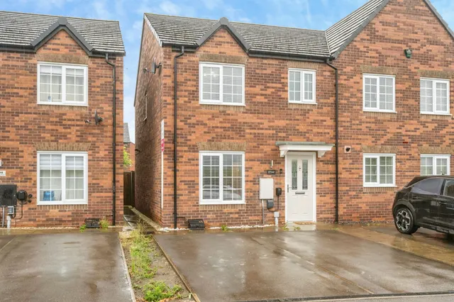 Buzzard Avenue, Mexborough, photo 1