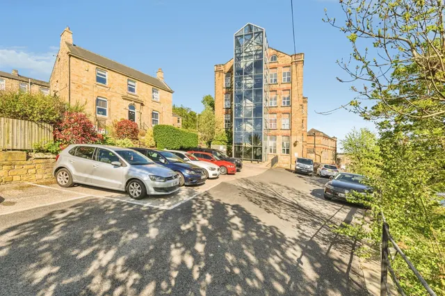 Fearnley Mill Drive, Huddersfield, photo 1