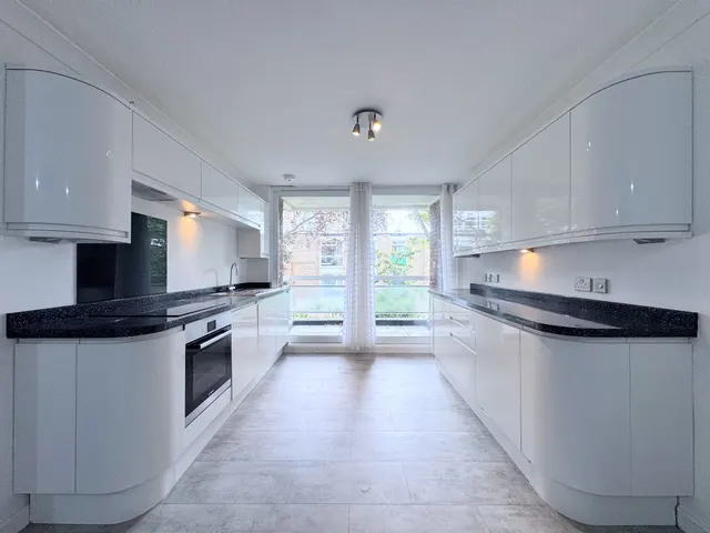Stonegrove, Leamington House, HA8, photo 2