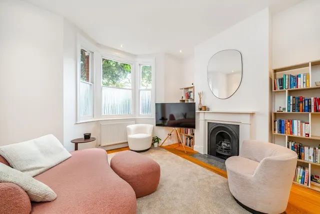 Silver Crescent, W4, photo 2