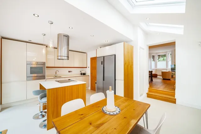 Silver Crescent, W4, photo 3