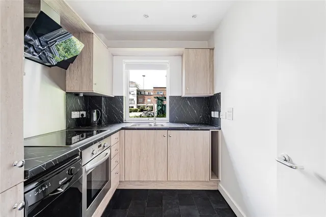 Mill Pond Close, London, SW8, photo 3