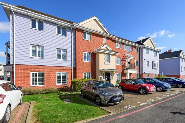 Coleridge Drive, 39 Coleridge Drive, Ruislip, Middlesex, HA4 8GT, photo 1