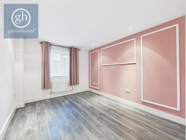Photo 3 — Coleridge Drive, 39 Coleridge Drive, Ruislip, Middlesex, HA4 8GT
