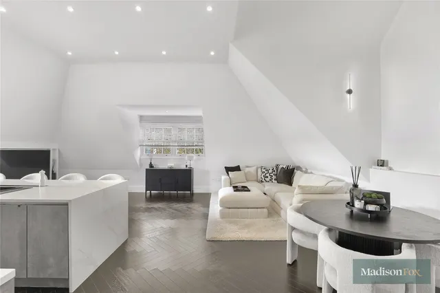 Manor Road, Chigwell, IG7, photo 3