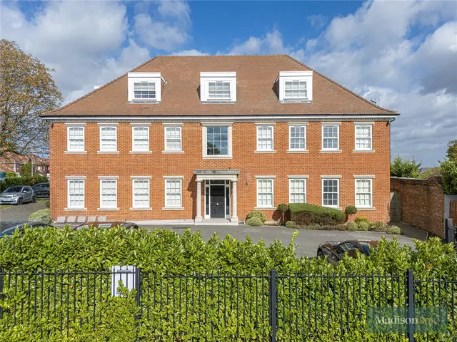 Manor Road, Chigwell, IG7, photo 1