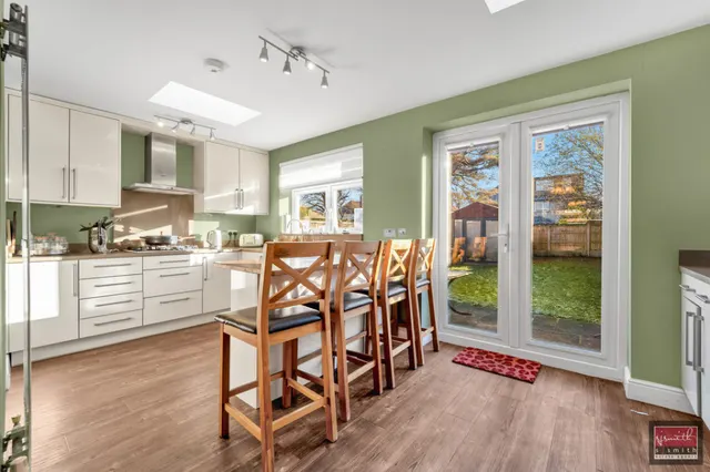 Meadway, Ashford, TW15, photo 2