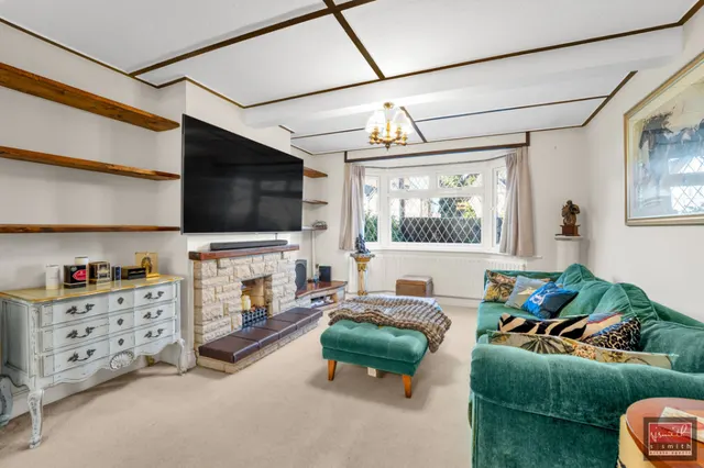 Meadway, Ashford, TW15, photo 3