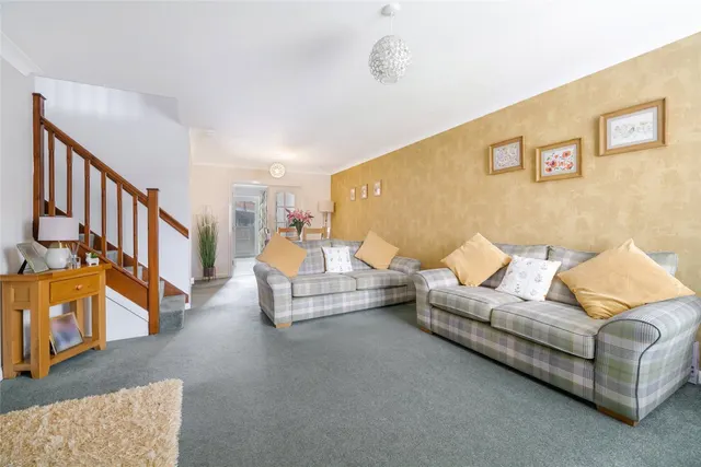 Photo 2 — Bridgend Crescent, Moodiesburn, Glasgow, North Lanarkshire, G69