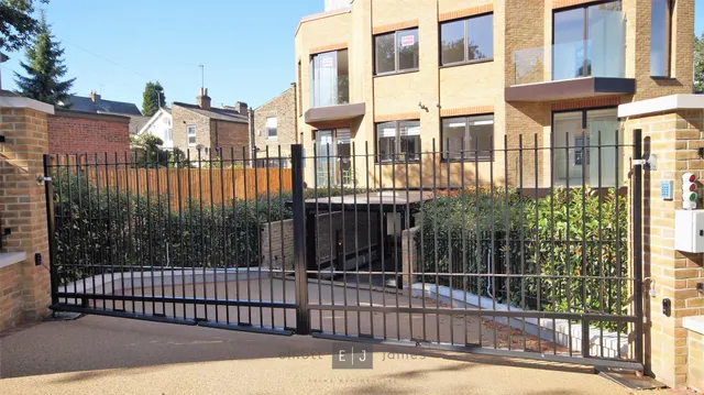 Photo 3 — Palmerston Road, Buckhurst Hill
