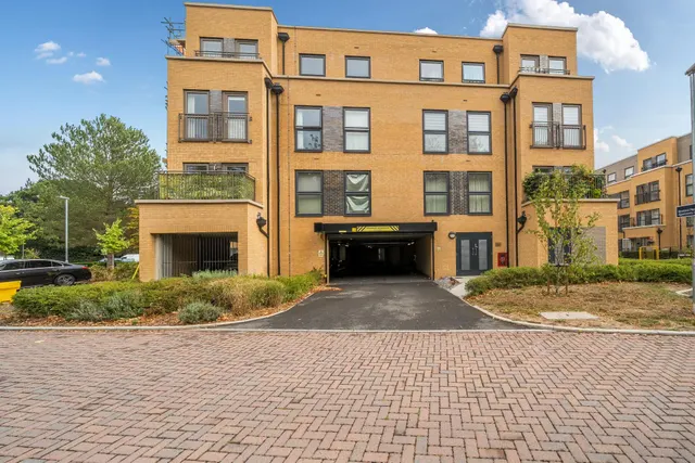 2 bedroom flat, Cornwall Gardens, Burnham, SL6