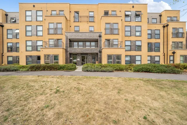 Cornwall Gardens, Burnham, SL6, photo 3