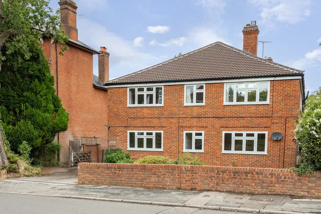 St. Pauls Road West, Dorking, RH4, photo 2