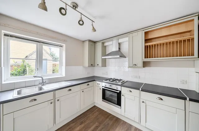 Lewis Close, Chilcompton, BA3, photo 3