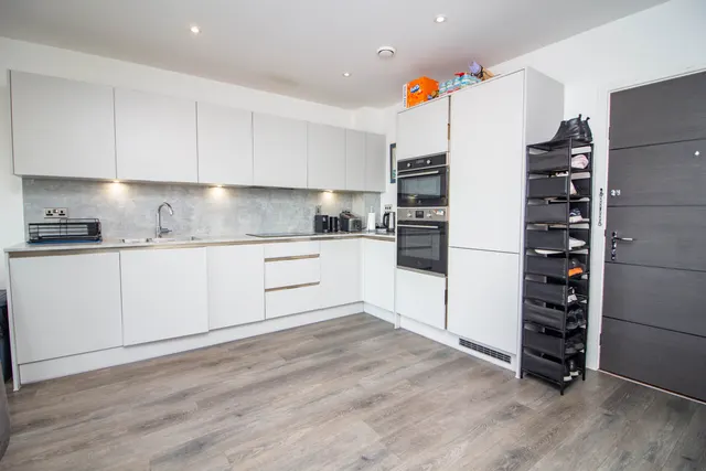 Oxhey Drive, South Oxhey, WD19, photo 2