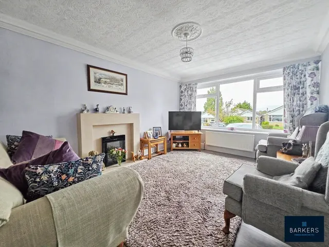 Fernlea Close, Heckmondwike, WF16, photo 3
