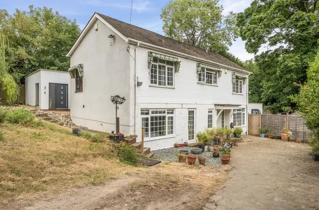 Zig Zag Road, Kenley CR8 5EL, photo 1