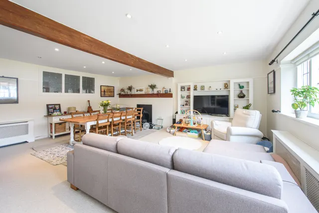23a Waterlow Court, Heath Close, London, photo 1