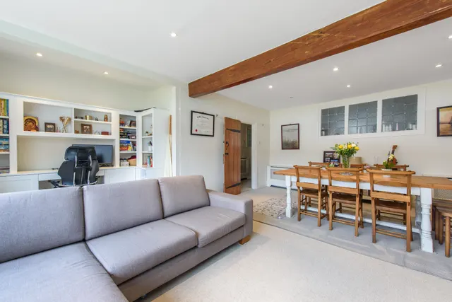Photo 2 — 23a Waterlow Court, Heath Close, London