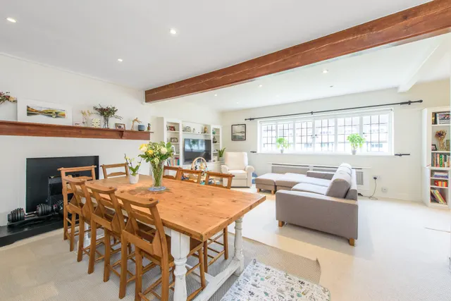Photo 3 — 23a Waterlow Court, Heath Close, London