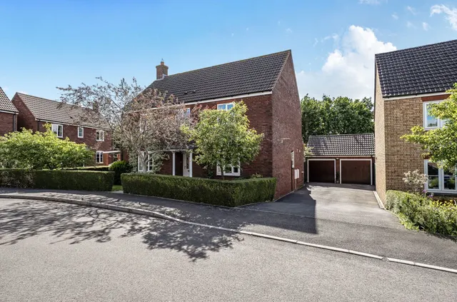 Cresswell Drive, Hilperton, BA14, photo 1