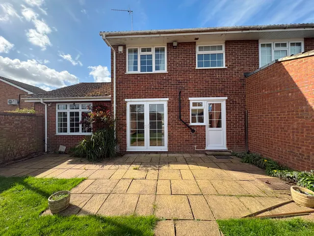 Photo 2 — Lyneham Gardens, Cranbrook Drive, Maidenhead, Berkshire