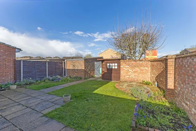 Photo 3 — Lyneham Gardens, Cranbrook Drive, Maidenhead, Berkshire