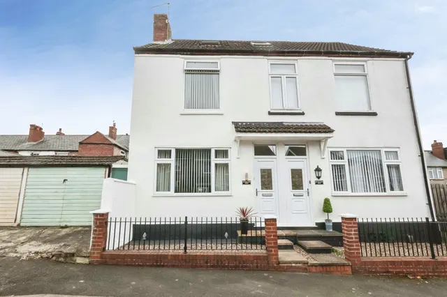 Yew Tree Lane, Rowley Regis, photo 1