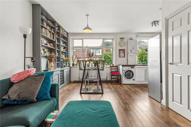 Links Road, London, SW17, photo 1