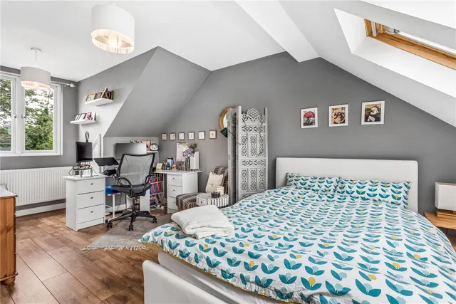 Links Road, London, SW17, photo 1