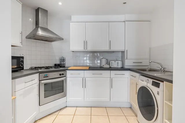 Guildford Street, Chertsey, KT16, photo 3