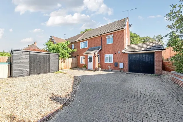 Rapleys Field, Pirbright, GU24, photo 3