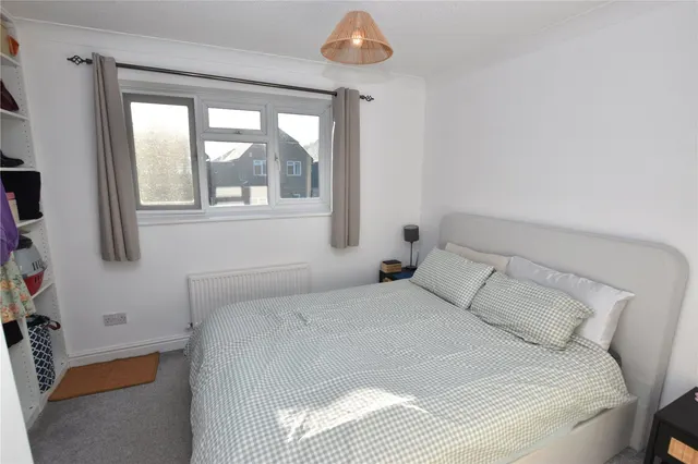 Photo 3 — Juniper Road, Farnborough, Hampshire, GU14 9XU