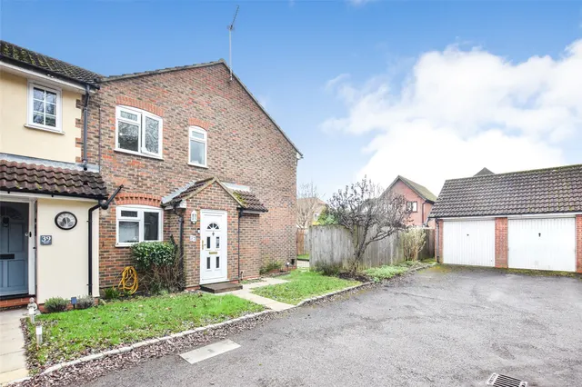 Juniper Road, Farnborough, Hampshire, GU14 9XU, photo 1