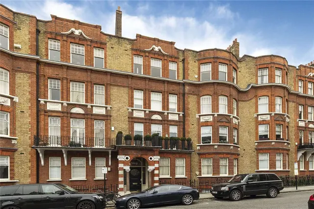 Wynnstay Gardens, London, W8, photo 2