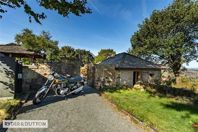 Grains Road, Shaw, OL2, photo 2