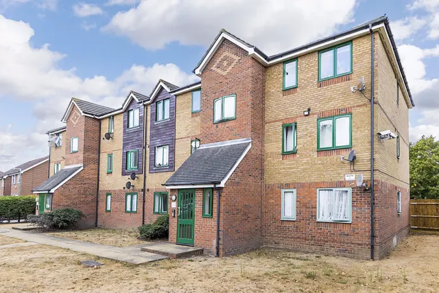 Photo 3 — Cornwall Road, Dartford