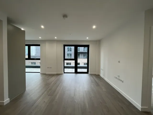 2 bedroom flat — Anax Street, London, N4
