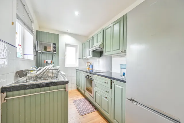 Greenford, UB6, photo 2